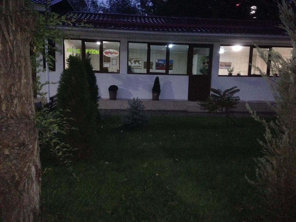 Fiveseasons Pansiyon Almatı Dış mekan fotoğraf